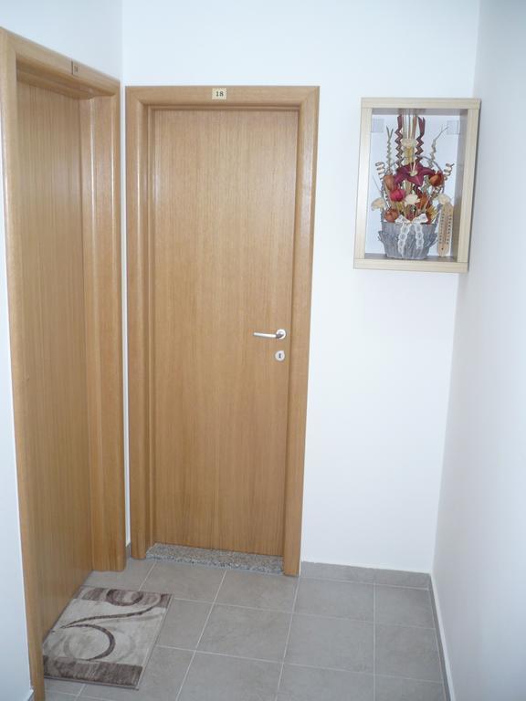 Sun City Apartments Требинье Экстерьер фото