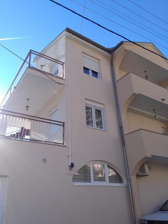 Sun City Apartments Требинье Экстерьер фото