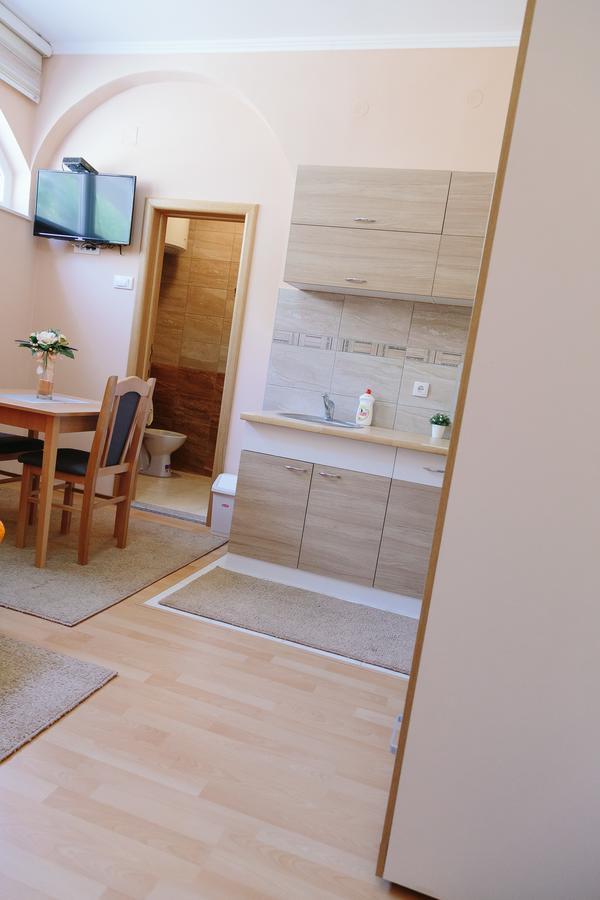 Sun City Apartments Требинье Экстерьер фото